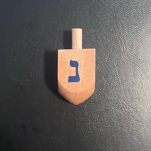WOODEN 1” SMALL DREIDEL FOR KIDS MULTI COLORED LETTERS - Picture 7 of 7